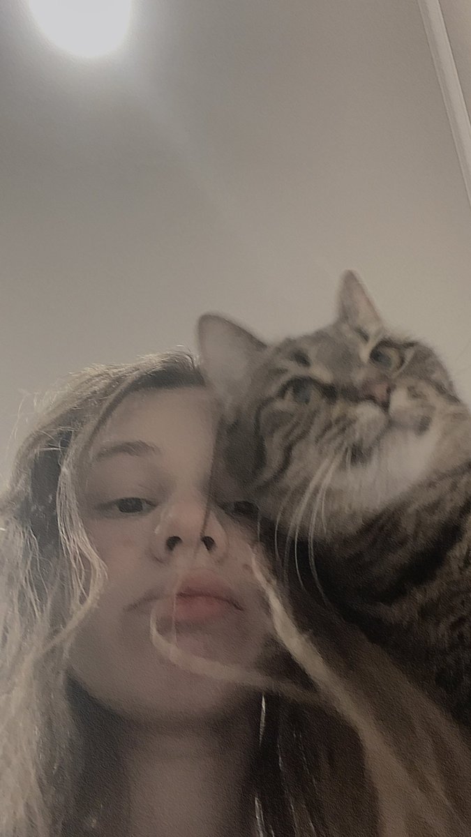 Reladsa's tweet image. Со своей любимой🥰