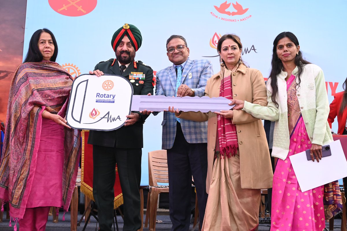 SWComd_IA's tweet photo. Special Symphony Band Performance | Jaipur 🇮🇳

As a prelude to #ArmyDayParade2026, the #IndianArmy mesmerised the audiences with a Special Symphony Band Performance at #JawaharKalaKendra, Jaipur on 05 Jan 2026.

The evening was further enriched by a captivating #AWWA presentation - showcasing the resilience, talent and indomitable spirit of Army families, adding a vibrant cultural dimension.

A harmonious confluence of music, tradition and military ethos - setting the stage for the grand #ArmyDay2026 celebrations on 15 Jan 2026. 🇮🇳

#ADP2026
#SaptaShaktiCommand
#IndianArmy
#BhartiyaSena
#ShauryaAurBalidan
#Jaipur

@adgpi 
@HQ_IDS_India 
@SpokespersonMoD 
@PRODefRjsthn 
@prodefencechan1
@IAF_MCC 
@indiannavy
@my_rajasthan
@NWWA_INDIANNAVY 
@IAF_AFFWA
@AWPOplacement
@OfficialAwwa