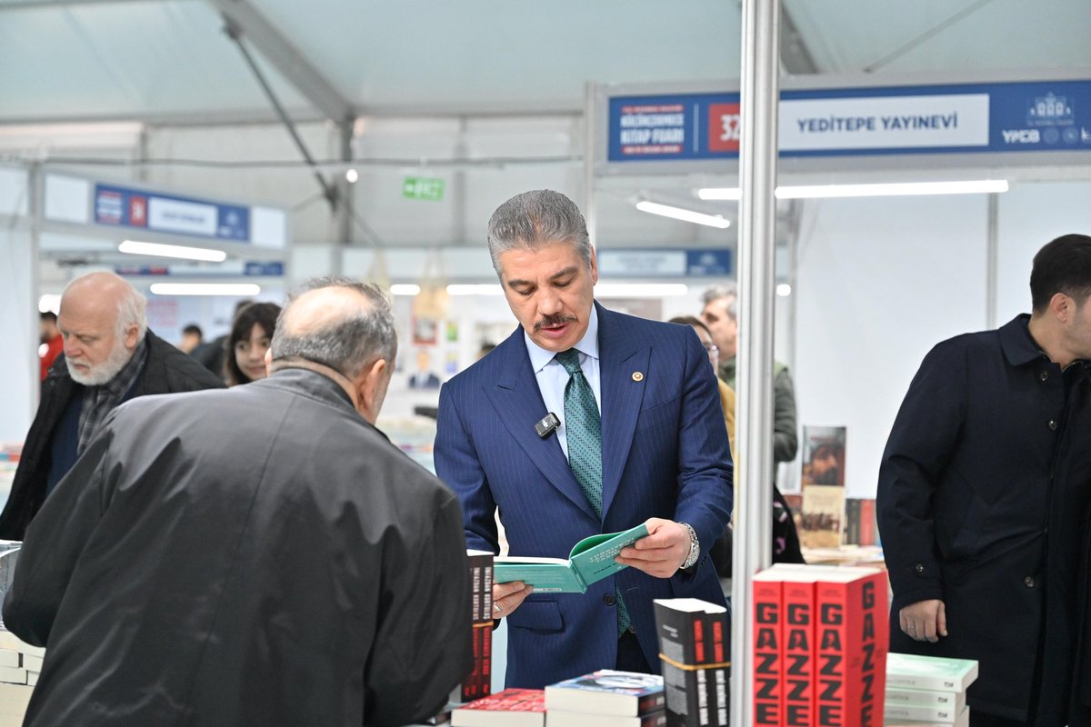 cuneytyuksel_'s tweet photo. İstanbul Valiliğimiz tarafından yürütülen “Ben Okuyorum, İstanbul Okuyor” projesi kapsamında düzenlenen Küçükçekmece kitap fuarının açılışını Valimiz Sayın @gul_davut ve İstanbul Milletvekilimiz Sayın @samilayrim ile birlikte gerçeklrştirdik.

Kitapseverlerin buluşacağı bu kapsamlı fuara tüm İstanbulluları davet ediyoruz. 

🗓️ 05-11 Ocak 2026
📍Küçükçekmece Fevziçakmak Meydanı

@TC_istanbul