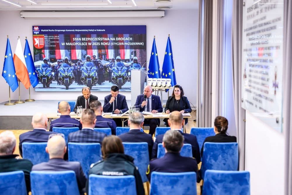 MWRBRD's tweet photo. 2025r. najbezpieczniejszym na mał.drogach -to ciężka praca wielu organizacji. W 2019 r.wyznaczyliśmy cel: zmniejszyć liczbę ofiar śmiert. o 50% do 2025r, mimo że ogólnopol. plan przewiduje to na  2030r. Wszystko wskazuje na to, że udało się go osiągnąć @Smolka_Lukasz https://t.co/6tVWD30ROc