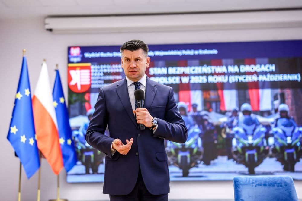 MWRBRD's tweet photo. 2025r. najbezpieczniejszym na mał.drogach -to ciężka praca wielu organizacji. W 2019 r.wyznaczyliśmy cel: zmniejszyć liczbę ofiar śmiert. o 50% do 2025r, mimo że ogólnopol. plan przewiduje to na  2030r. Wszystko wskazuje na to, że udało się go osiągnąć @Smolka_Lukasz https://t.co/6tVWD30ROc