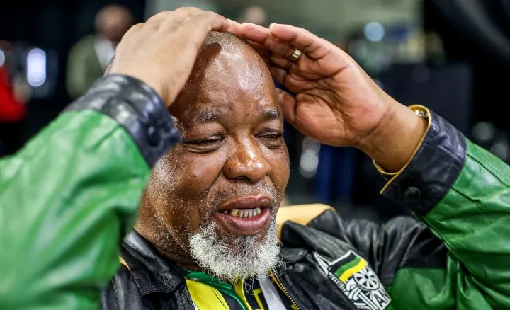 BedworthTimes's tweet image. "DON'T BASK IN SUN – FIND JOBS YOURSELF!" 😤 Gwede Mantashe Unemployment Rant Explodes Online – SA Furious At ANC Blame Game Amid Crisis! 👊⚰️ #LookForWork