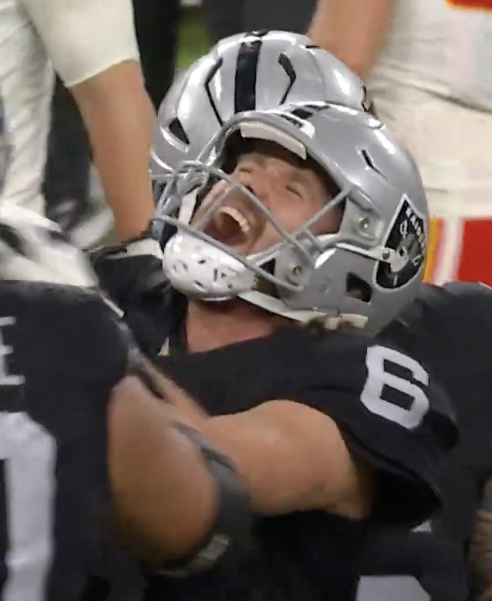 Buenos días #RaiderNation 

Último juego de la temporada y ultimo #VictoryMonday

Y con el plus de que tenemos el Pick 1

Hoy es un buen día