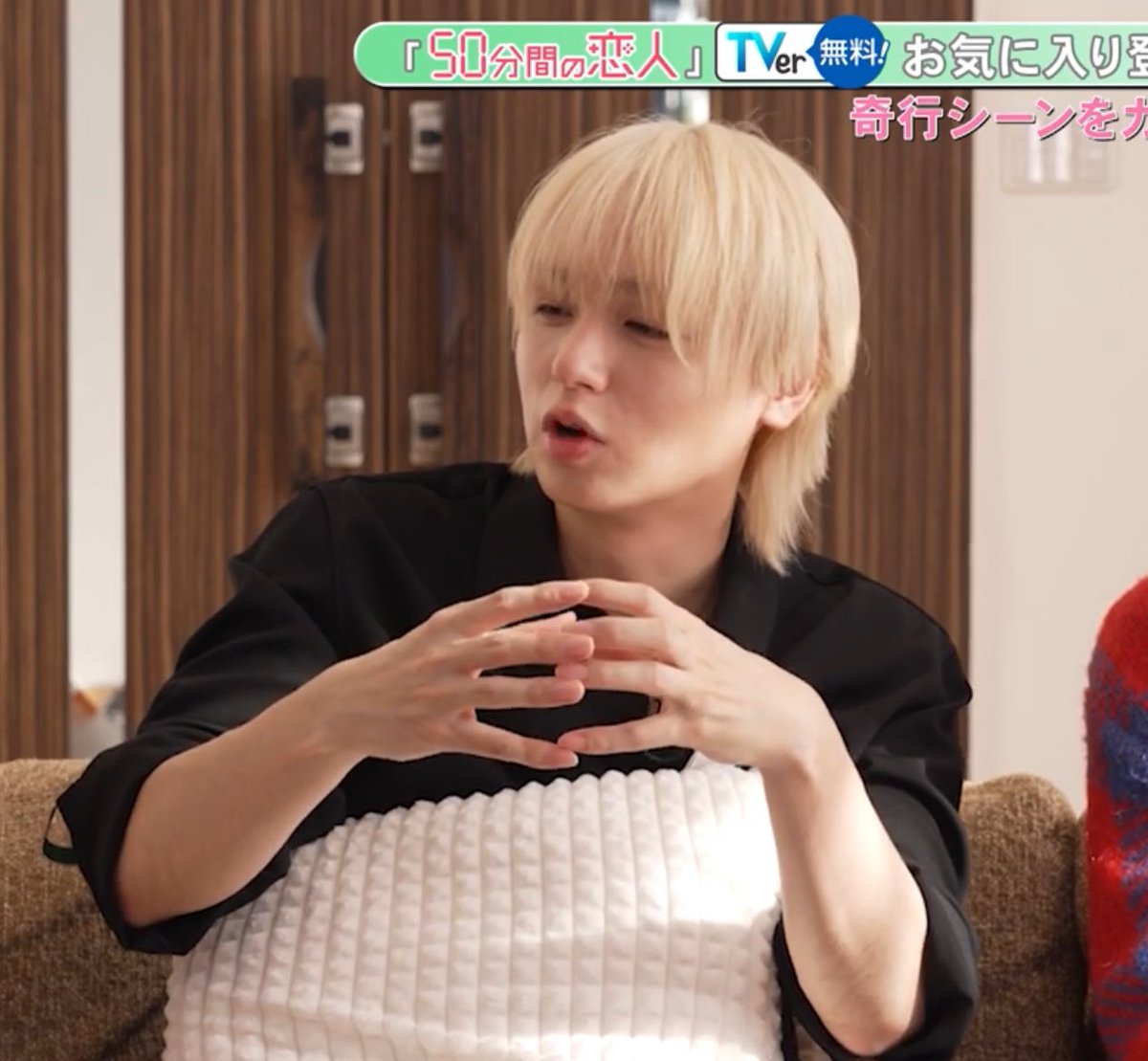 黒シャツ ボタン2個あけ＋腕まくり＋ブロンドカラーの伊野尾くん ぶっ