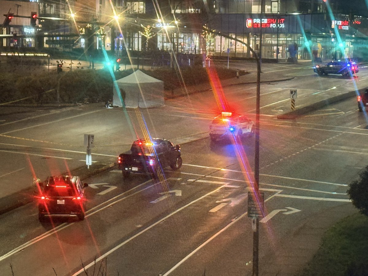 JALLeeKR's tweet photo. Something happened? #Lougheed #policeline #Burnaby https://t.co/t32y7Qkj2e