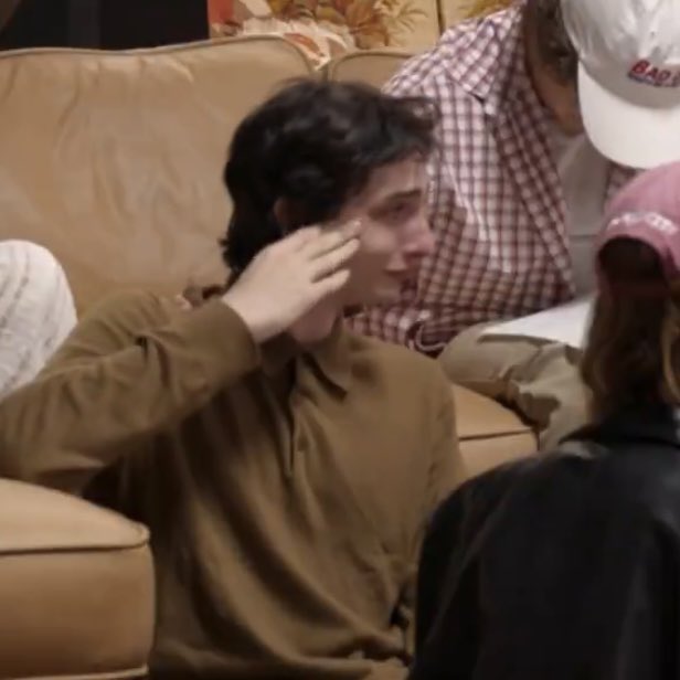 tharchrs's tweet image. someone pls shoot me