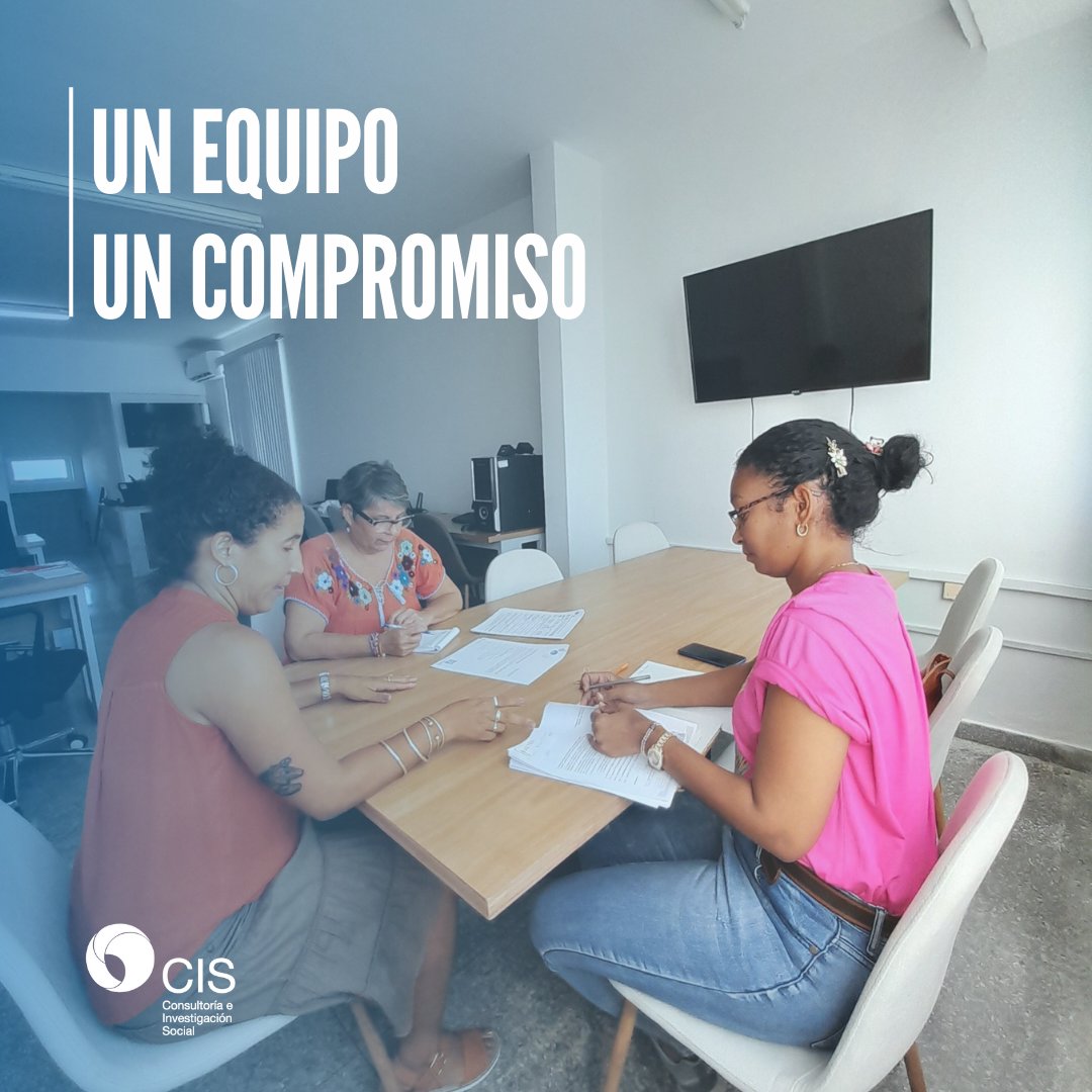 En #CIS creemos que los mejores resultados los logra un equipo unido, donde cada miembro aporta su experiencia y recibe apoyo constante. Desde el investigador hasta el encuestador en campo todos somos esenciales. 
¿Qué valoras más en un ambiente laboral?  
#InvestigaciónSocial