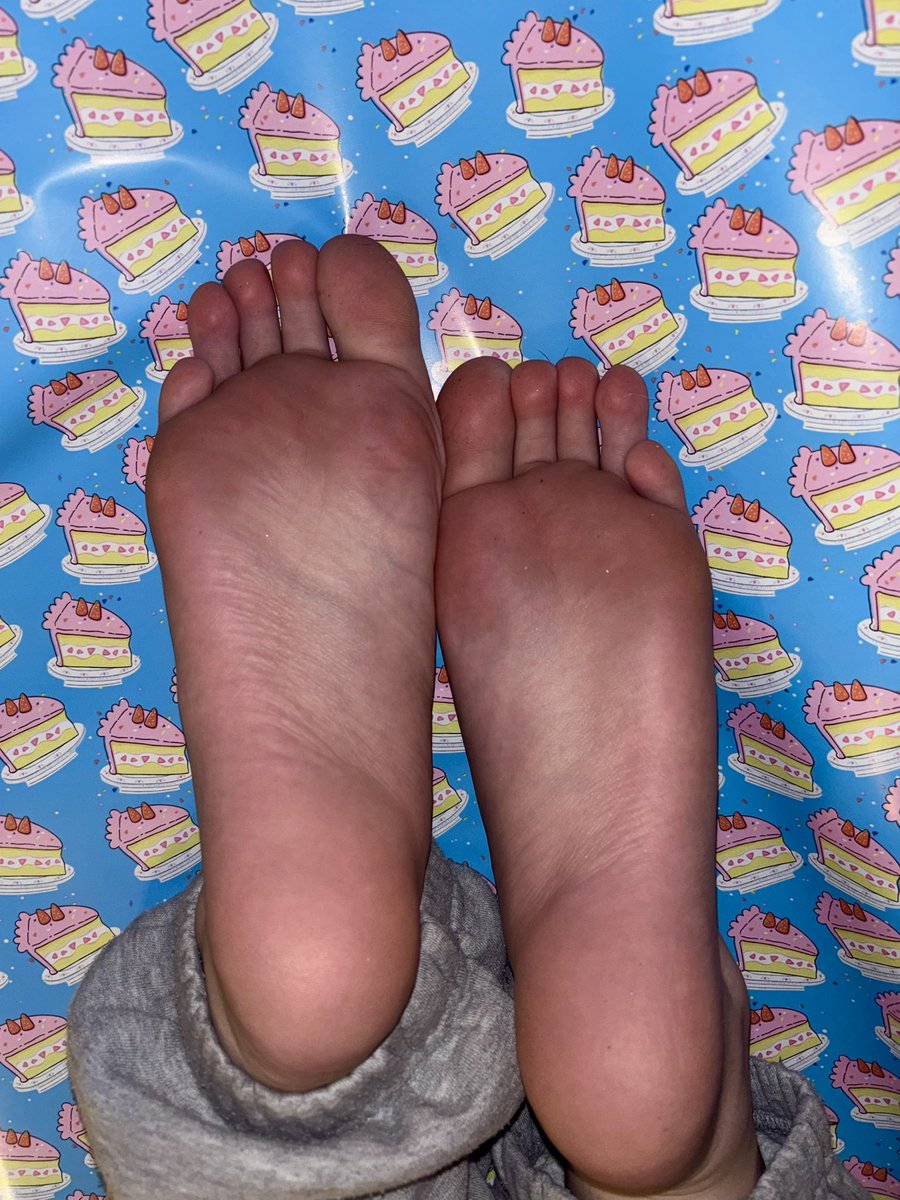 QueenJade111's tweet photo. Happy birthday to me and my big feet, feel free to send me a lil bday treat 🥳

https://t.co/UyzFwqzARr https://t.co/j9bxTjBjCn