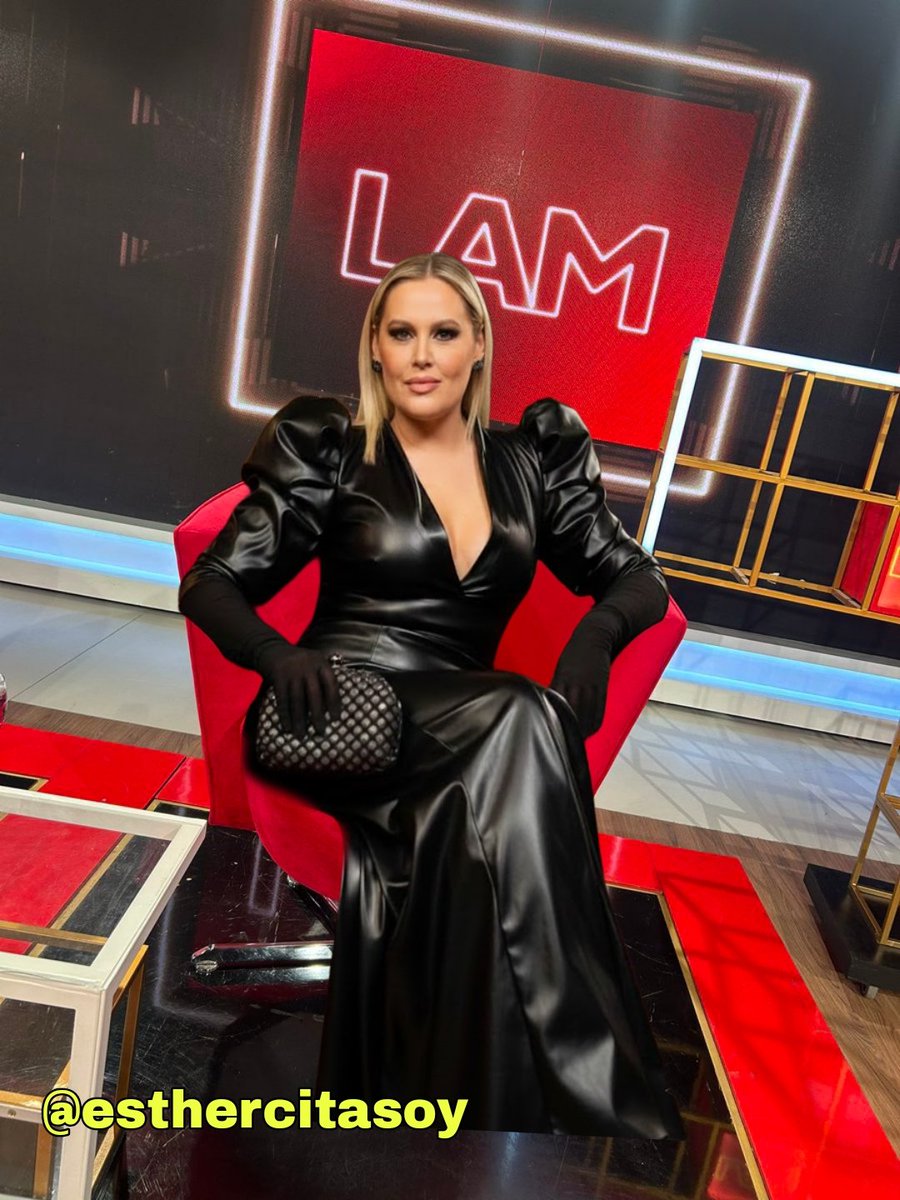 esther_teve's tweet image. 🤯 Lo manija que estoy, que ya  veo a Pili en el sillón rojo de #LAM
@Pilarsmith @elejercitodelam @AngeldebritoOk #PilarEnLam