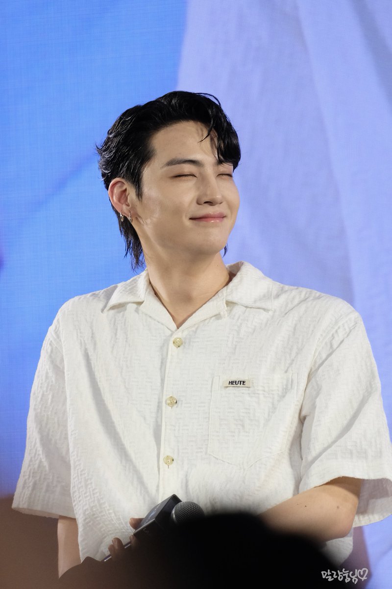skiixy's tweet photo. can you be my darling? 💚

#DarlingLeaderJAYBDay
#제이비와_함께할_매일
HAPPY BIRTHDAY JAY B 
🎂🎊🎁 https://t.co/G0NNO7HJru