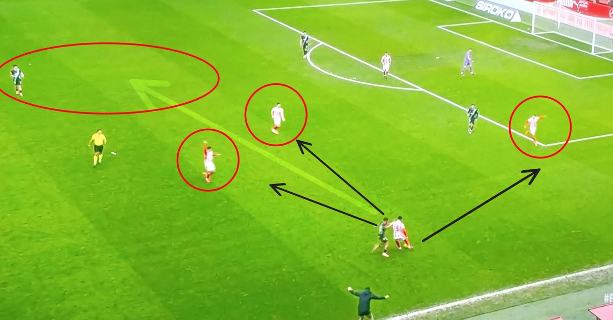 La jugada que decide el partido es un error tan grosero de Diego que no tiene ningún tipo de sentido. Le ofrecen tres salidas, tres pases fáciles para sacar el balón. Pues él decide dar el balón SIN MIRAR al único jugador rival que estaba sin marca en esa jugada. 0-2 y adiós.