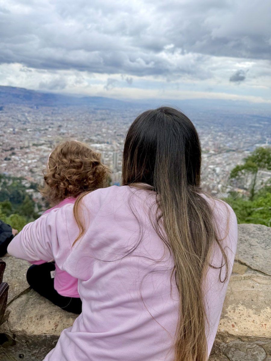 Any2719's tweet photo. Tocar el cielo con las manos 🩷 https://t.co/cyWBIbXwDy