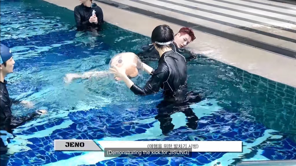 aijiyw's tweet image. jeno who
•demonstrated how to kick in the water to jisung
•taught jisung how to ride a bike
•showed jisung how to hit a billiard ball
•taught jisung how to play the guitar

jeno’s truly the big brother in jisung’s life 🥺