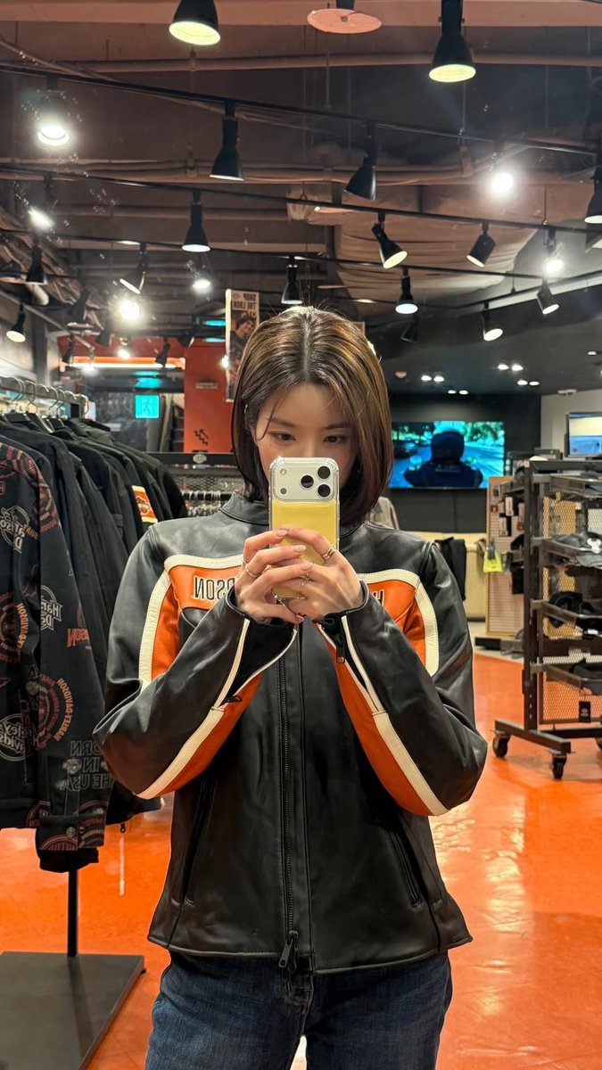 𝐸. tweet media