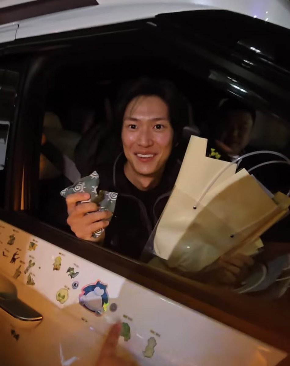 na inwoo and his obsession with pokemon stickers 😭