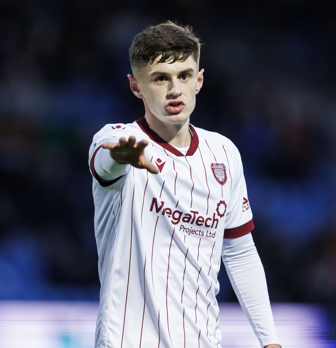 HibernianFC's tweet photo. 🟫 MacIntyre impressing with Arbroath
🔵 A loan debut for Cleland
🔷 Owens chasing promotion
🔴 Calder &amp; McMurdo building minutes

Tap below to check in on our five Hibees enjoying spells out on loan!

🔗 https://t.co/PeFSZO7Acl https://t.co/jjV2a3LCWV