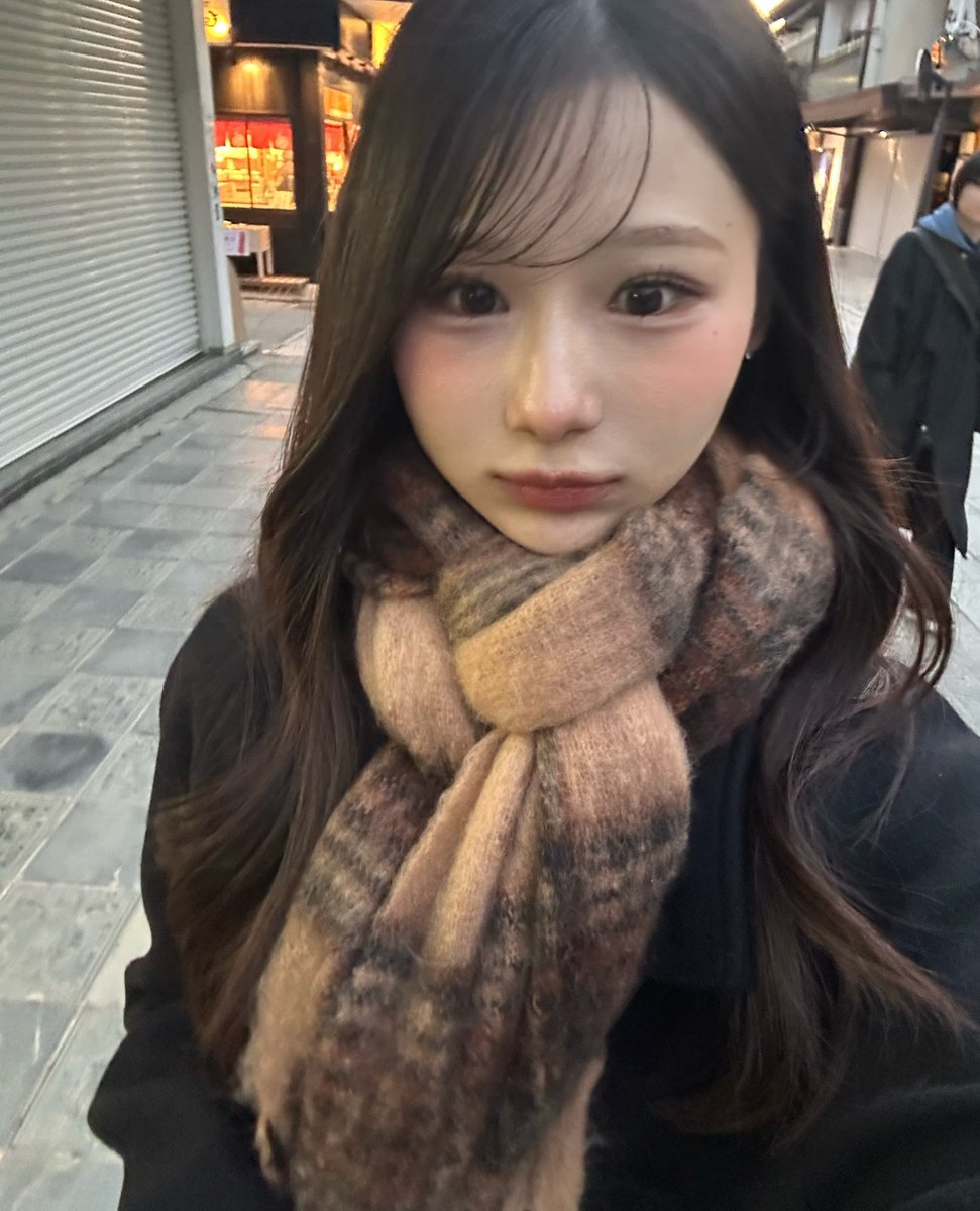 66nuv's tweet photo. アドバイス貰ったから
加工薄くカラコンは小さくゆる巻の前髪ありにした！
でもこれだと舐められフェイスだなーと😔
なにがだめなんだろ https://t.co/79axLTUnIC