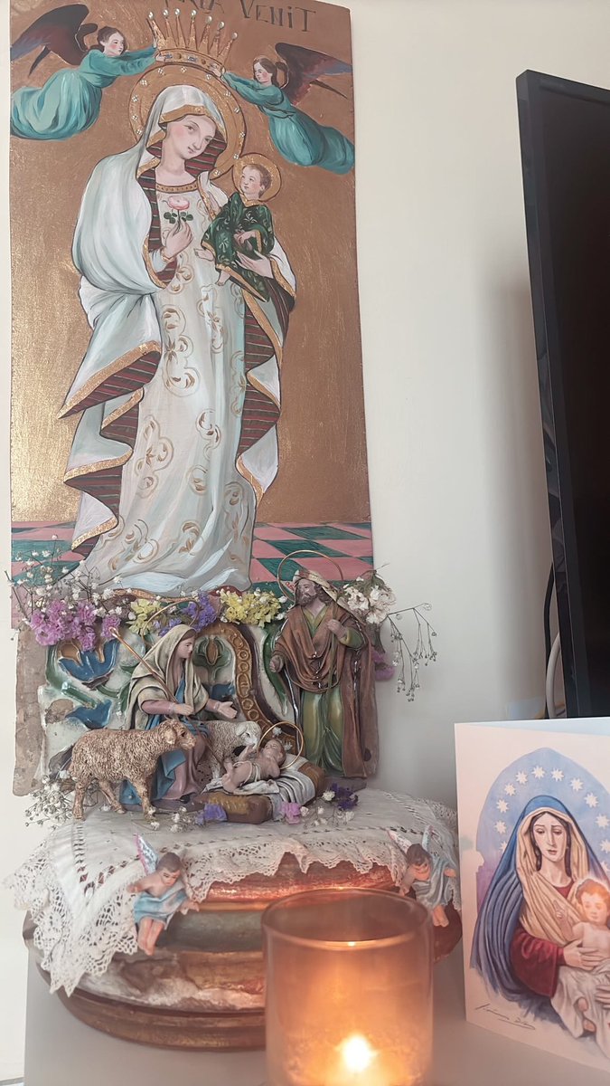 Una pregunta: ¿realmente cuándo se quita el Belén?

¿Después de la Epifanía?
¿En la festividad del Bautismo?
¿En Candelaria? 
¿Cualquiera de las tres opciones es válida porque no hay fecha determinada?