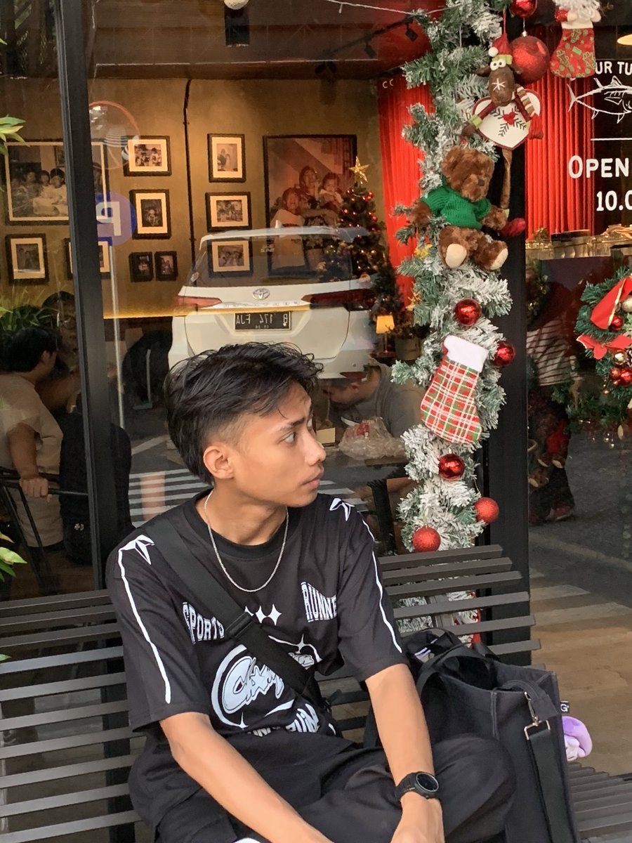 ooraurus's tweet image. sehari ke 4 tempat 😁