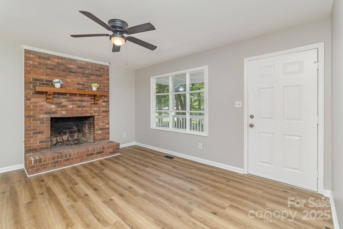 DeniseKWilson's tweet photo. 1118 Brookwood DR, Stanley, NC 28164 just hit the market!
Denise Wilson- 704-615-7347 Prime 1 LIR
Take a look at this awesome space: https://t.co/5T8I8VIE0y https://t.co/FGpBeF6CDV