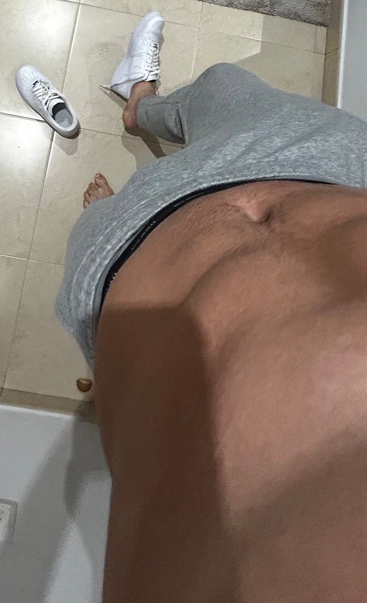 ¿Alguna perra para que quiera ser ese suelo? 😏😏

paypal.me/alphaalmo

#pies #piesdehombre #footmaster #cashmaster #amo #cashmaster #footfetısh #malefeetlovers #rt <a href="/FeetProduction2/">Feet Productions Spain ®️</a> <a href="/promocion_pies/">@PROMOTIONMASTER</a>