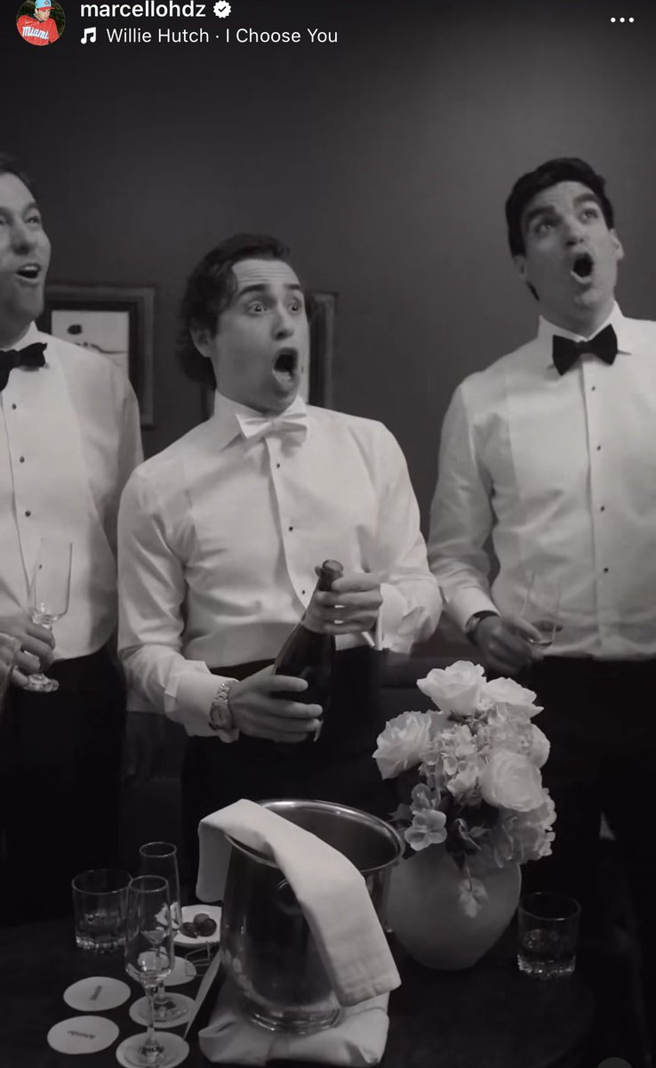 SNLSTARS's tweet image. DID MARCELLO HERNANDEZ JUST HARD LAUNCH HIS WEDDING?!?!??