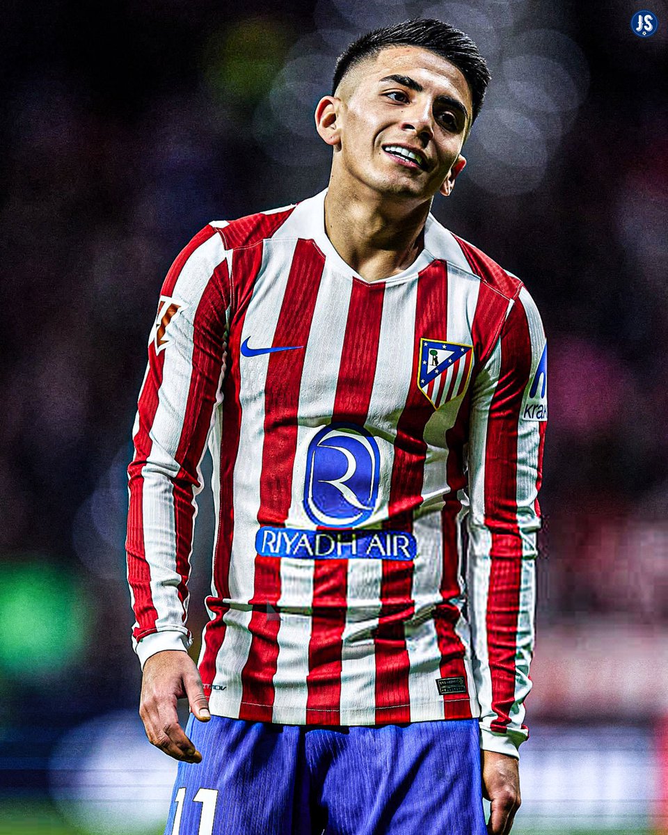 juegosimple__'s tweet image. 🇦🇷📊 Thiago Almada suma solo 5 TITULARIDADES en Atlético Madrid en esta temporada.

🪫 De 26 PARTIDOS POSIBLES solo disputó 15.

⚠️ Convirtió solo DOS GOLES y dio una asistencia. 

⛔️ Ayer NO SUMÓ MINUTOS en el empate ante Real Sociedad.