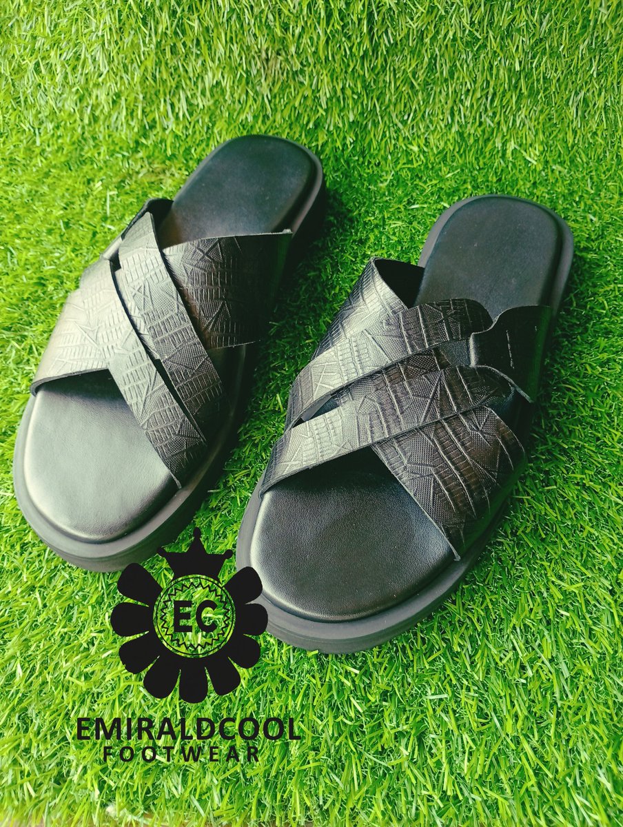 EmeraldcoolC's tweet photo. Comfort. Style. Quality.
Unisex shoes, slippers, mules &amp; sandals made to last.
Step confident. Step different.
Pre-order takes 6working days 
📩 DM to order
🚚 Nationwide delivery https://t.co/mIg1tYi024