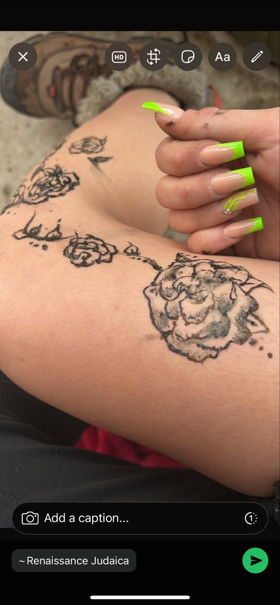 Ravensbackbb06's tweet photo. What nails you guys like best? 🥰 #artmoots #toronto #fypviraltwitter #dolltwt #SugarBabyTwitter https://t.co/qzqeO3kraV