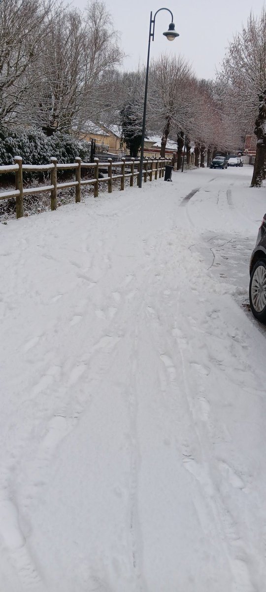 lljt4212's tweet photo. @aallicheoff Dans le sud de la Somme beaucoup plus de neige que prevu https://t.co/vE7jYDhKk9