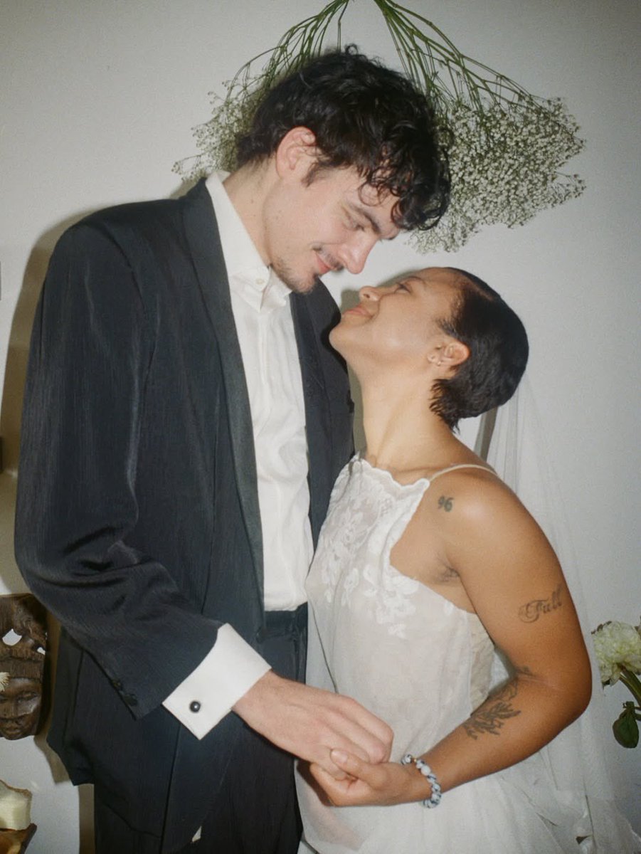 pinkstape's tweet image. MYHA'LA MARRIED IN SECRET???? FOR A WHOLE YEAR???????????