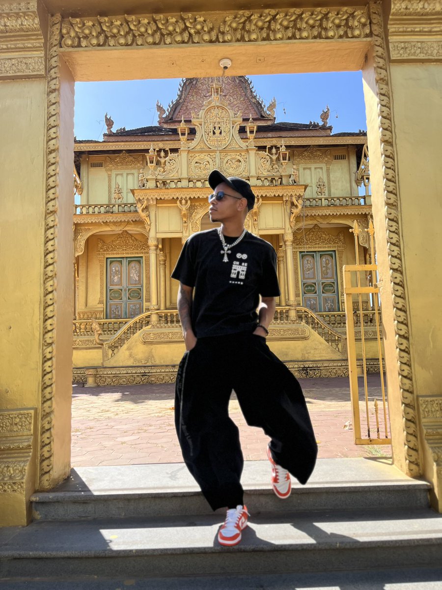 HollywoodvsMe's tweet photo. Cambodia 🇰🇭 https://t.co/ovtNKvdiUK