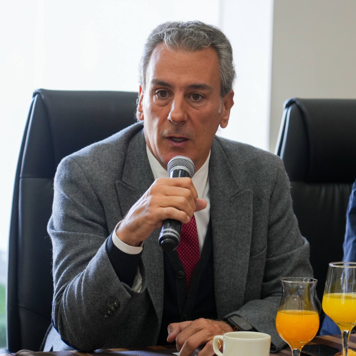 pepechedrauimx's tweet photo. En equipo impulsamos acciones estratégicas que permitan construir un estado y una ciudad con paz para todas y todos.

Bajo el liderazgo del Gobernador @armentapuebla_, quien encabeza la Mesa de Coordinación Estatal para la Construcción de Paz y Seguridad, arrancamos el año fortaleciendo el trabajo conjunto por una #Puebla cada vez más segura.
