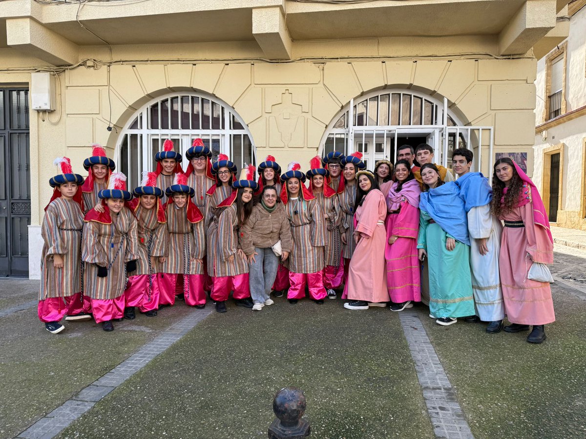 ¡Nuestro grupo joven lo tiene todo dispuesto para participar en la cabalgata de Sus Majestades Los Reyes Magos y repartir sonrisas e ilusión a todos los niños de Jerez!
