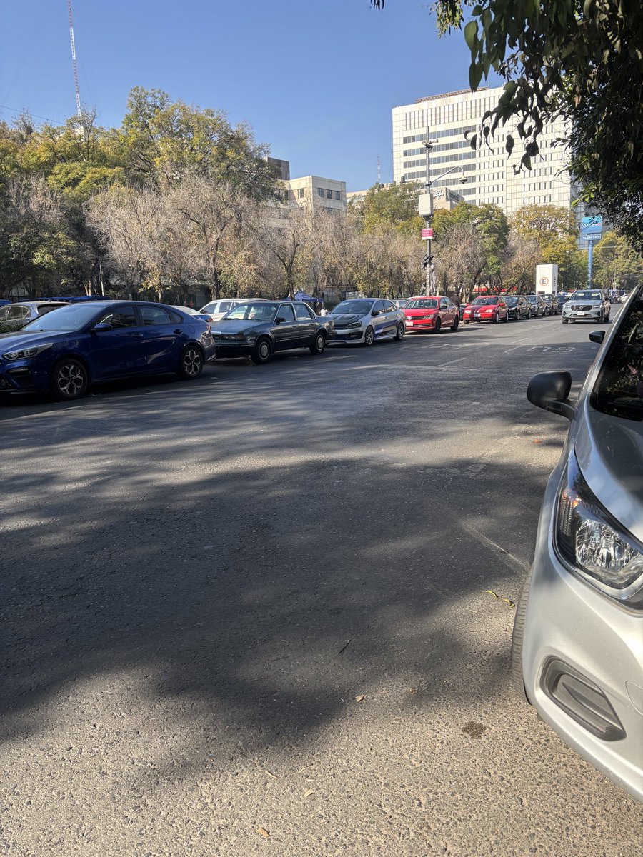 CAvilaH7's tweet photo. @UCS_GCDMX ¿Y esos polis de adorno?
Calle James Sullivan https://t.co/I821S2EwFn
