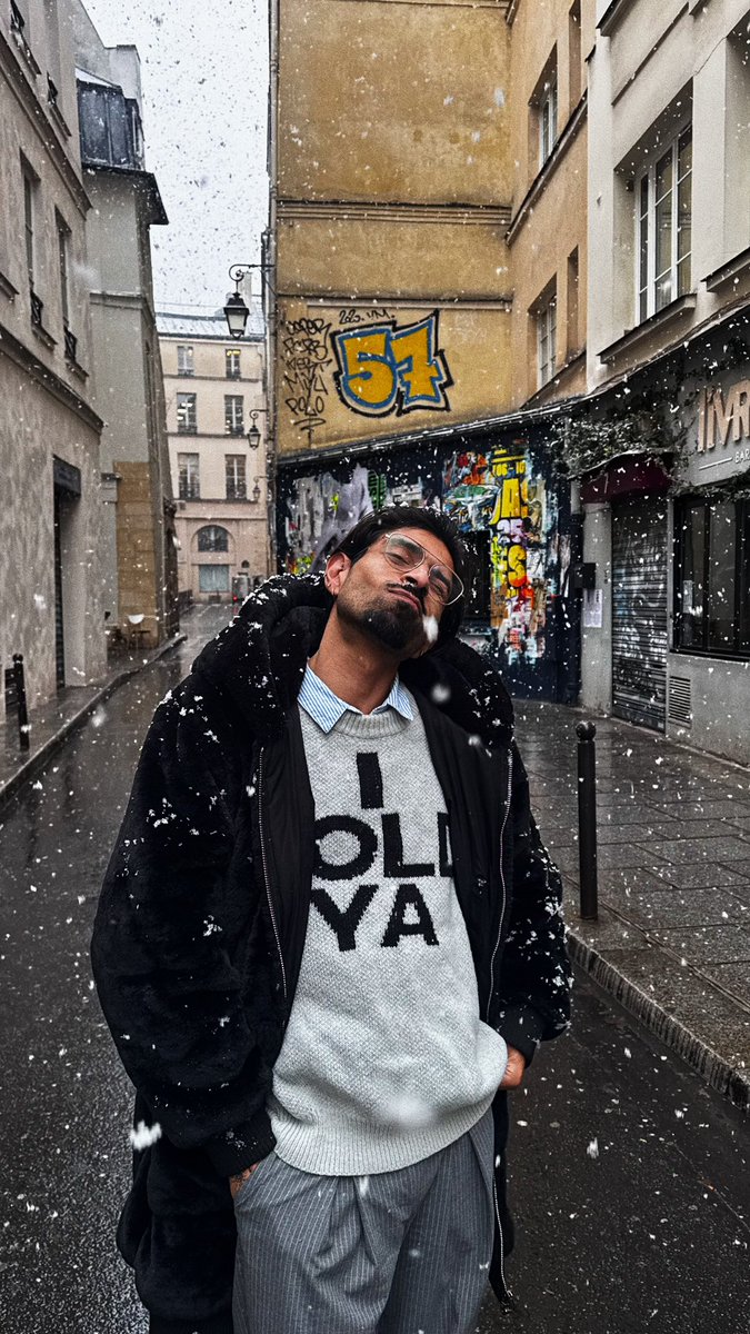 NEstiive's tweet photo. Bonjour il neige 
I’m Happy https://t.co/L4ZE40x0nf