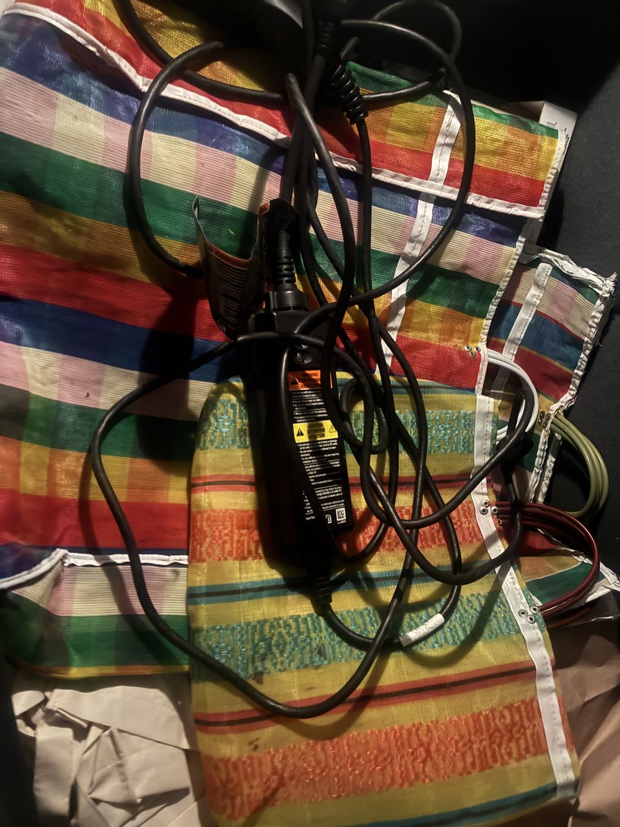 @PMovimiemto mi vida diaria llevar bolsas en cajuela para comprar despensa y enchufar el 100% carro eléctrico - las dos decisiones y una ayuda de gobierno para ayudar a la madre tierra