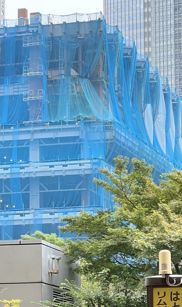 manas_muduli's tweet photo. Left pic:🇯🇵Japan
Construction site fully covered.
No dust. No chaos. Public health respected.

Right pic:🇮🇳India
Open construction site. Dust everywhere.
Public convenience? Nobody cares.

This isn’t about technology or money.
It’s about intent, enforcement, and accountability. https://t.co/ypdBpCyOFU