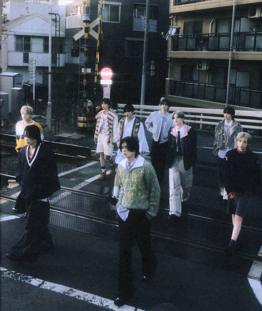 ness_lvly's tweet image. “hybe stan” well this is a crazy line up so yes