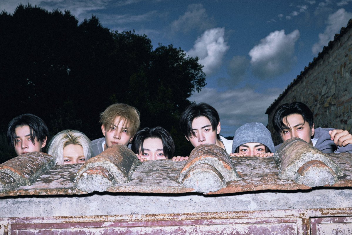 ness_lvly's tweet image. “hybe stan” well this is a crazy line up so yes