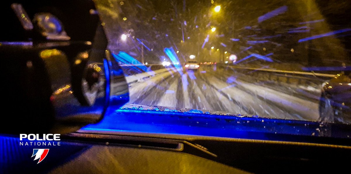 PoliceNat91's tweet photo. #Neige ❄️ | Les conditions de circulation sont difficiles sur les routes du #91. Adaptez votre conduite :
➡️ Réduisez votre vitesse
➡️ Augmentez les distances de sécurité
➡️ Évitez les manœuvres.
➡️ Allumez vos feux
➡️ Limitez vos déplacements.
#meteo91 https://t.co/EljEttkA8Z