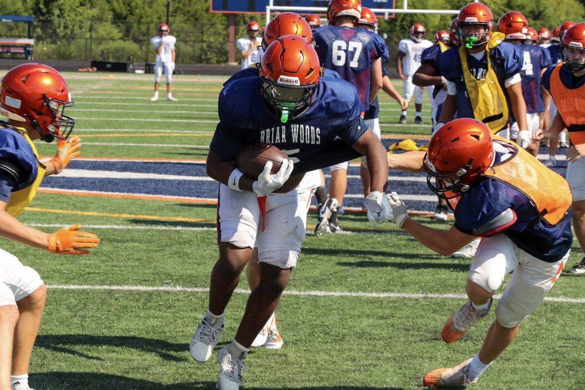Mj_tolson's tweet photo. COACH’S &amp; JUCO  I’m 5,9 185 losing weight right now currently trying to get to 175 for more speed I have vision power and quickness take a chance on me #JUCOPRODUCT #AGTG #juco #runningback https://t.co/qpZNTAdkVD