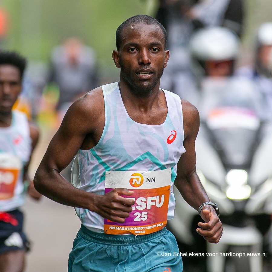 Bashir Abdi doet op 12 april mee aan de marathon van Rotterdam. Hij is met een tijd van 2.03.36 parcoursrecordhouder dit is tevens nog het  ER. NL atleet Filmon Tesfu is met een pr van 2.06.42 de uitdager. Later volgen meer namen.
hardloopnieuws.nl/bashir-abdi-en… #hardloopnieuws