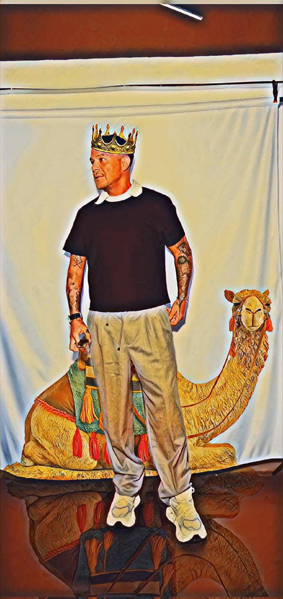 Qué la magia 🪄 de esta noche te inunde de sonrisas y abrazos de los que te quieren con el ❤️
Feliz noche de Reyes 👑 <a href="/AlejandroSanz/">Alejandro Sanz</a> 🪄❤️
#TeQuieroEones ❤️♾️
#PaFueraLoMalo 🫳🏽💨👎🏽
😘😘😘