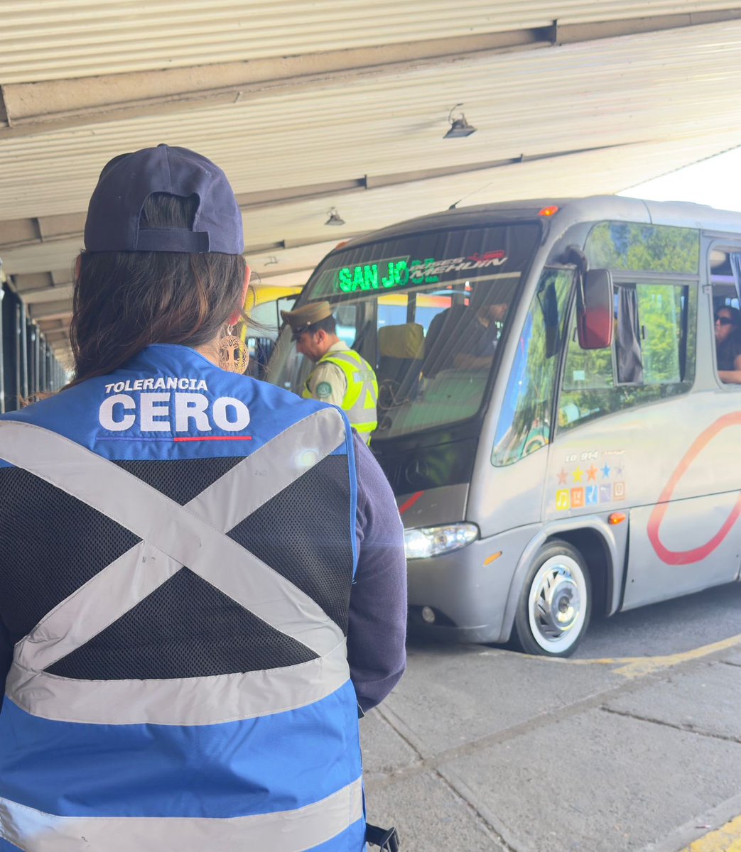 SENDALOSRIOS's tweet image. 🚫 Balance TOLERANCIA CERO – FIN DE AÑO

Apoyamos operativos de @CarabLosRios con nuestra 🚑 y personal médico para prevenir accidentes por conducir bajo los efectos de alcohol y otras drogas en la región 📍
✅ 563 Alcotest y Narcotest
🚗 6 conductores retirados de circulación