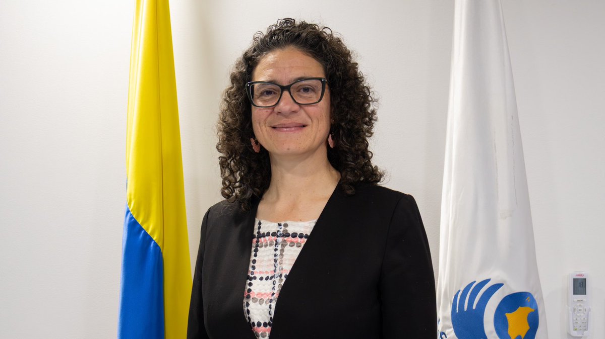 Hoy la Defensora del Pueblo, <a href="/MarnIris/">Iris Marín Ortiz</a>, posesionó a Paula Cristina Aponte Urdaneta como Vicedefensora del Pueblo. Paula es abogada y magíster en Derecho Internacional Público, especialista en Ciencia Política, Negociación y Relaciones Internacionales y tiene una trayectoria de