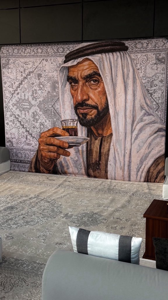 f406uae's tweet photo. @uae_parza الإمارات  علت سبع السماوات
من كثر الامجاد يتعب فرسها 

شيخنا محمد خاض المهمات
و حلق بها يوم زايد غرسها🇦🇪 https://t.co/UD9bs8gDVy