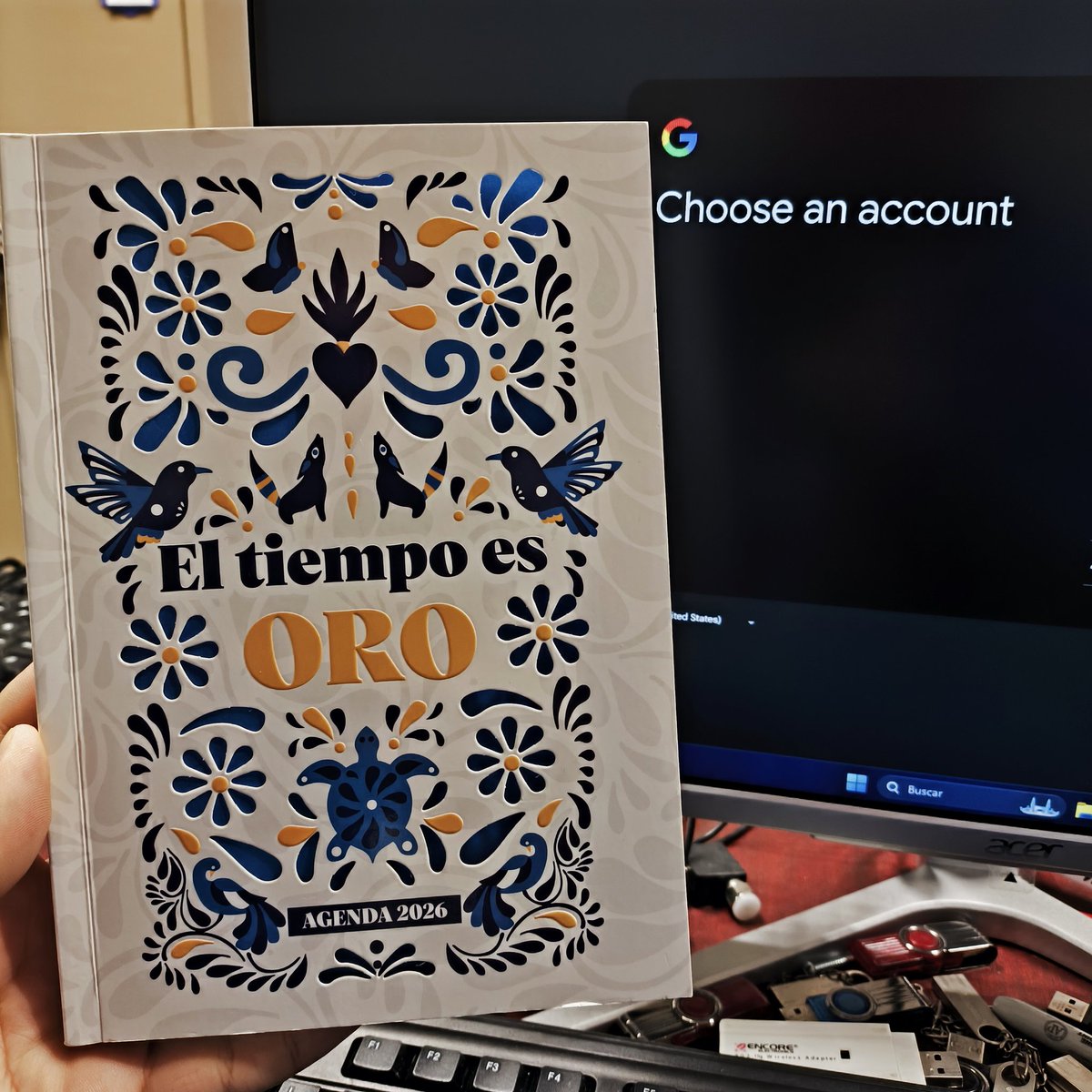 A empezar el año laboral #2026 
Como dice la agenda de este año, el tiempo es oro ✨

#working #uca