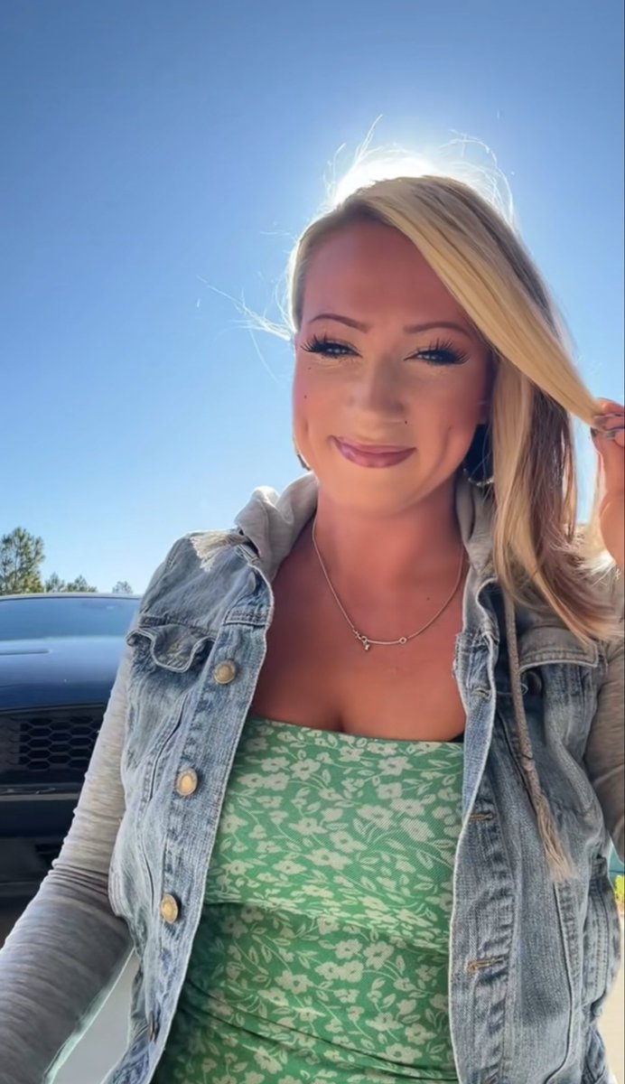 MommysStretchedH0les tweet media