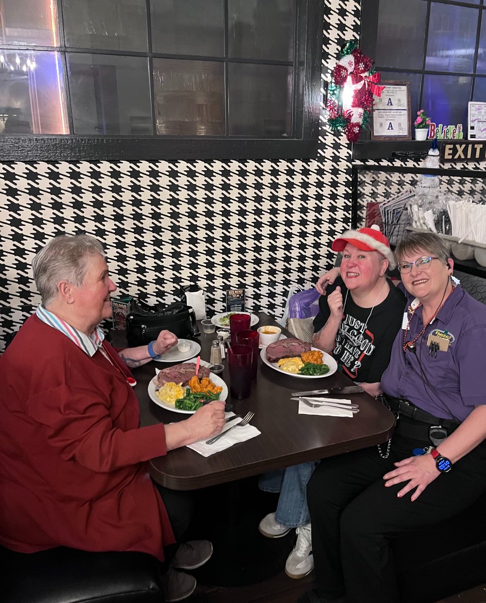 Thank you to everyone who joined us for our Christmas Dinner at Emerald Island Grille! 💚